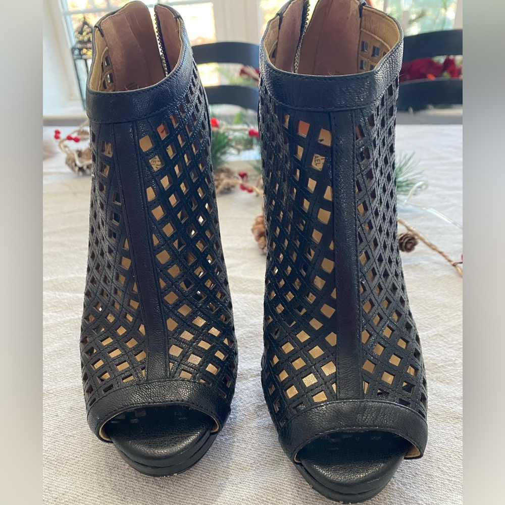 Michael Kors size 7 Graham bootie.